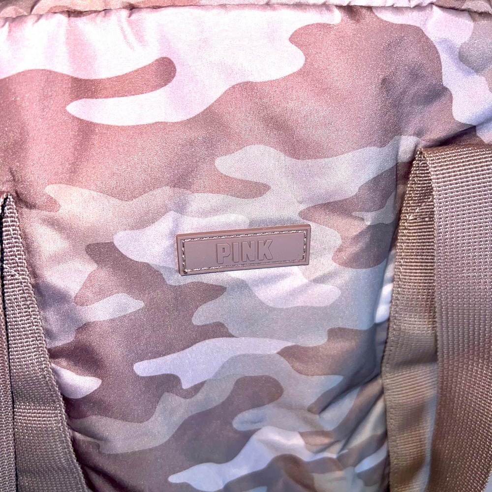 NEW GILRS JUNIORS CAMO MEDIUM SIZE PINK DUFFLE BAG - Picture 4 of 6